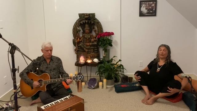 Yin & Bhakti Yoga with Nubia Teixeira & Jai Uttal for the first night of Navaratri смотреть онлайн