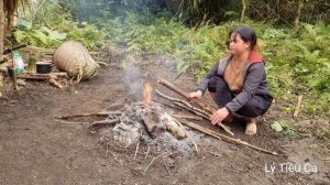 33 The day a 19-year-old single mother and her poor child were discovered and chased by her husband