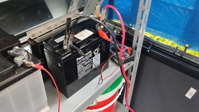 Мини СЭС на балконе – панели смотрят на север. Balkonkraftwerk.