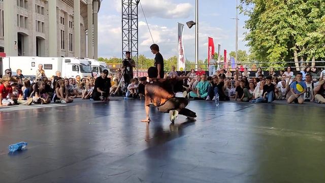 bboy Lazy SaM. Russian roulette. round 3. Moscow sports day 2023. Лужники. смотреть онлайн