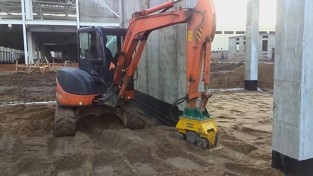 Работает мини-экскаватор Hitachi видео 8 смотреть онлайн