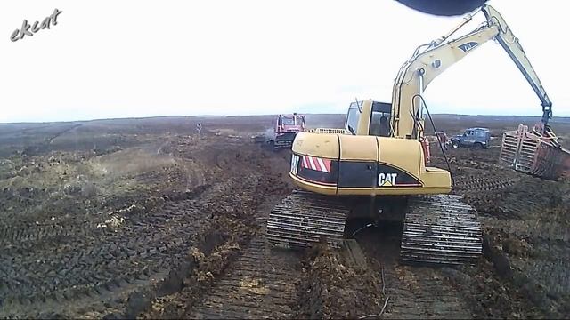Эвакуация вездехода из болота. Pisten Bully 200 Drowning in a swamp. смотреть онлайн