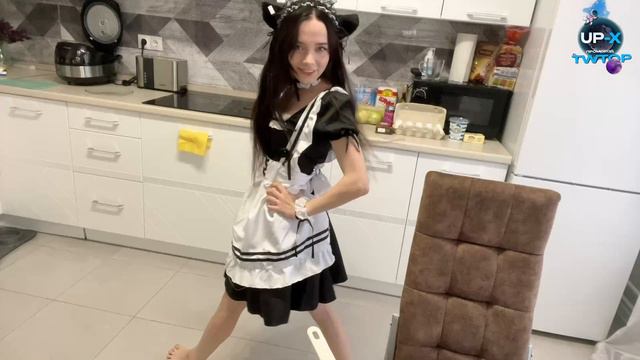 Уфф Фасолька в костюме горячей горничной смотреть онлайн