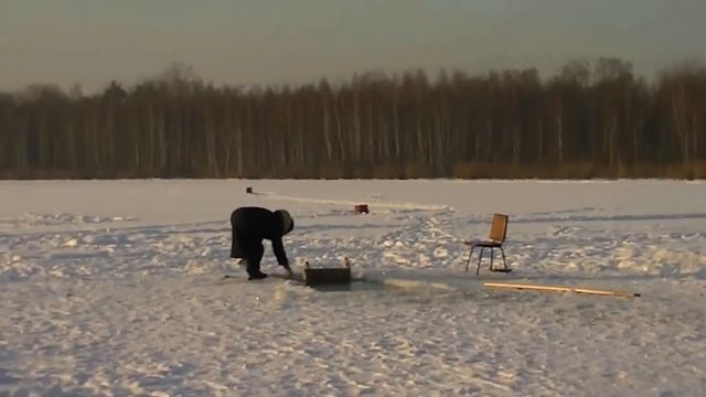 Зимой на Святом озере в Косино смотреть онлайн