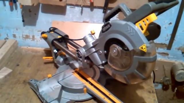 Торцовочная пила Titan TTB598msw смотреть онлайн