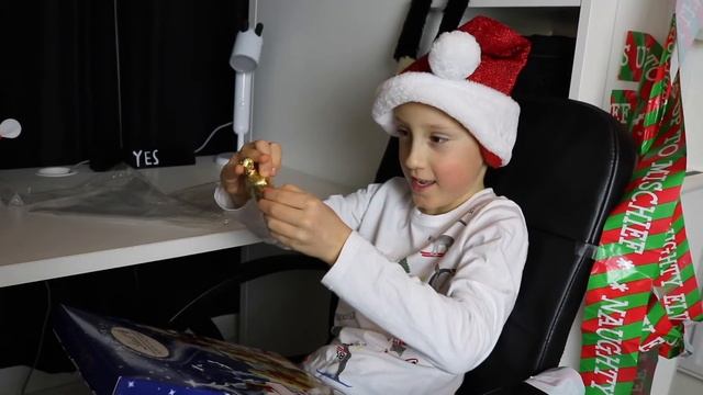 Naughty Elves Pranks - Week 1 смотреть онлайн