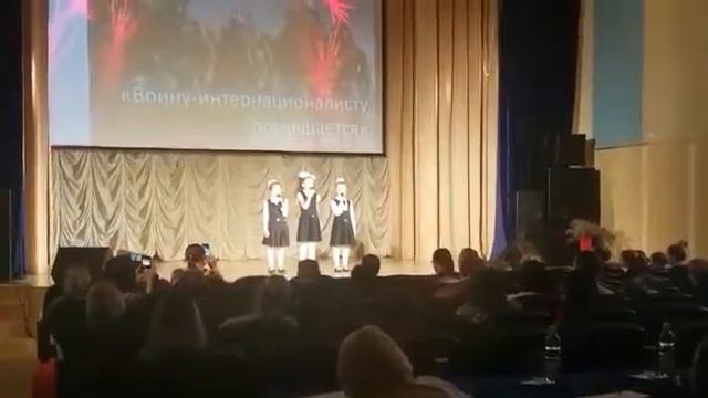 Султана, Маша, Настя - Будущий солдат (съемка родителей) 2019.02.16 смотреть онлайн
