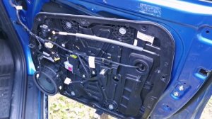 Снятие пластикового щита обшивки двери Киа Спортейдж 4