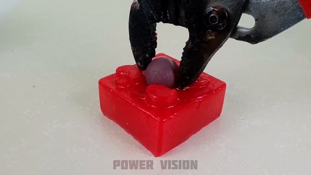 Shredding Machine Vs Giant Balloons! смотреть онлайн