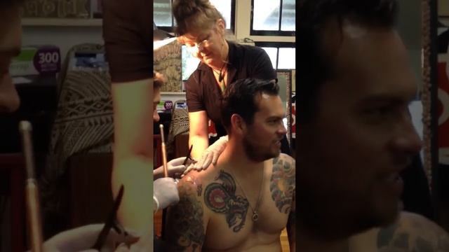 Traditional Maori tattoo in New Zealand смотреть онлайн