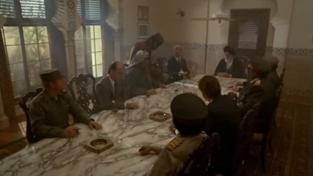 Y a-t-il un flic pour sauver la reine ? "Début" смотреть онлайн