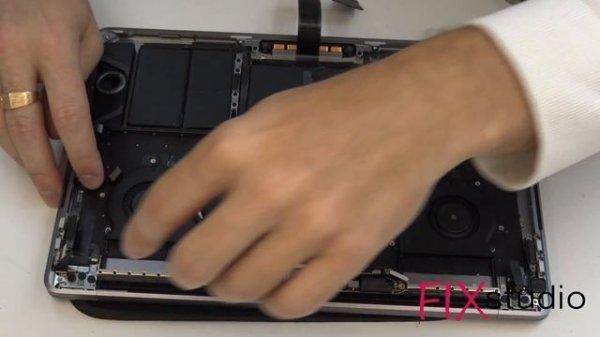 Macbook Pro A1706 - keyboard replacement part 2 [4K]