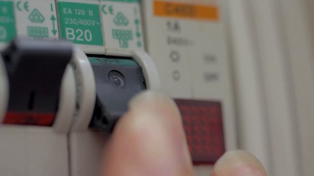 Instalacja kotła elektrodowego Galan Gejzer 9. A także niuanse połączeń elektrycznych смотреть онлайн