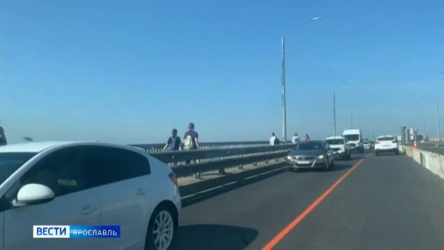В Ярославле из-за перекрытия моста Заволжский район встал в пробку