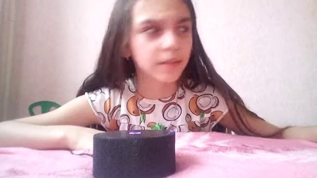 играю с новой колонкой Яндексе Алиса смотреть онлайн