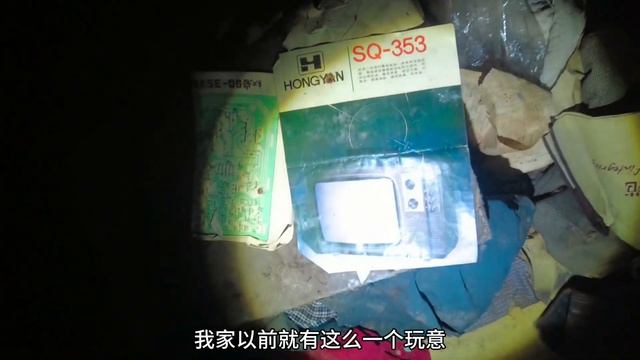 探秘重庆江边无人居住的废弃荒宅，雨夜气氛加持下会有怎样的体验 смотреть онлайн