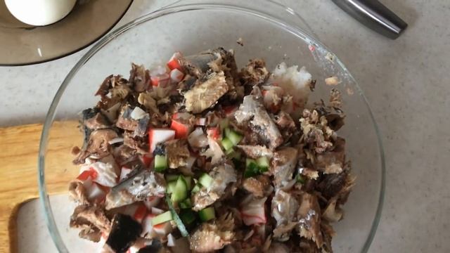 Салат с рыбной консервой и крабовыми палочками смотреть онлайн