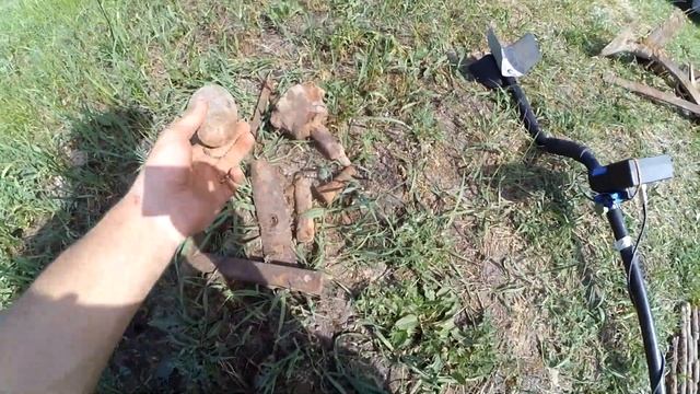 На металлокопе, думал мина, плюс день пальцев с гусениц ДТ 75. смотреть онлайн