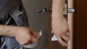 Врезка замка в межкомнатную дверь с минимальным набором инструмента