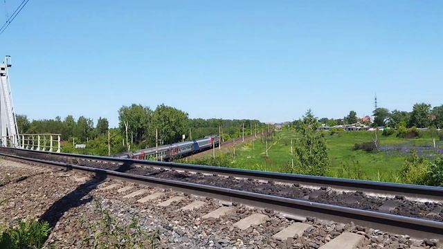 Электровоз ЭП2К с поездом №016М Москва- Архангельск. смотреть онлайн