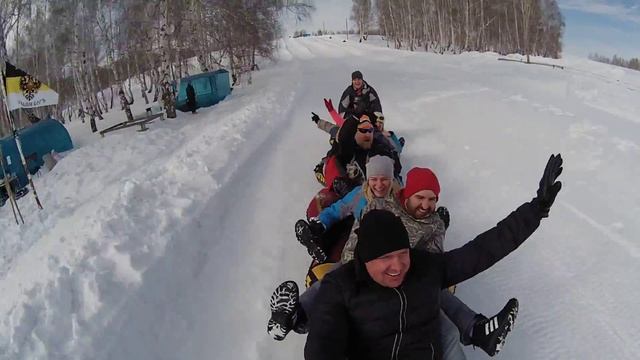 Катание на тюбингах смотреть онлайн