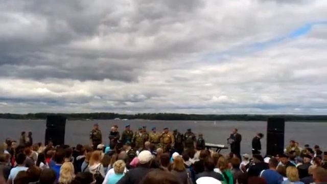Черные береты голубого цвета смотреть онлайн