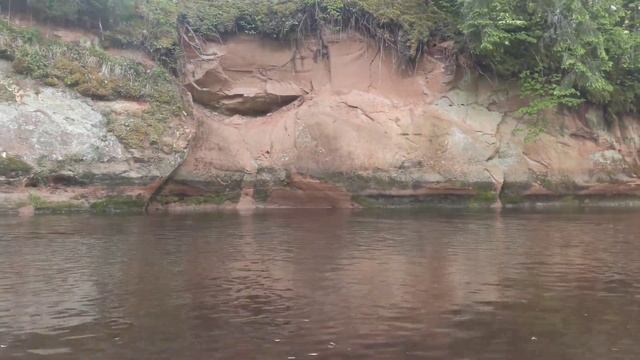 Горная река Гауя и место для отдыха 4к / Mountain river Gauja 4k / Gaujas upe un atpūtas vieta 4k смотреть онлайн