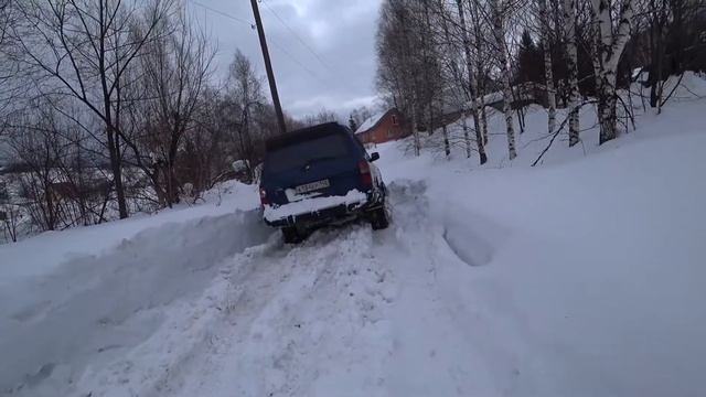Две легенды встретились Toyota Land Cruiser 80 против Nissan Safari Y60 смотреть онлайн
