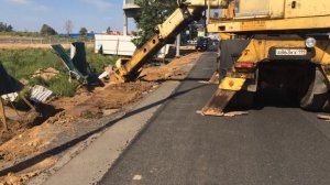 Экскаватор-планировщик UDS-114 на базе Tatra-815 окувечивает автодорогу в Калуге