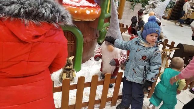 1.01.2021 ТЦ Мега / Новогодние грибные гномы и зверушки / хе хе смотреть онлайн