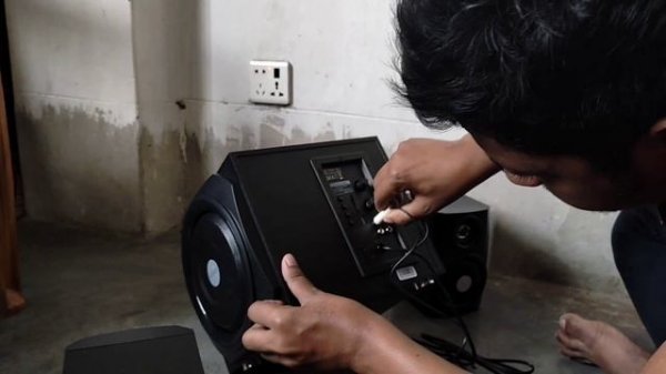 Microlab tmn 9bt 2.1 অস্থির একটি হোম থিয়েটার।