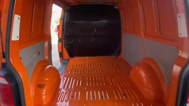 2016 Volkswagen Transporter 2.0 TDI BMT 150 Startline Van смотреть онлайн