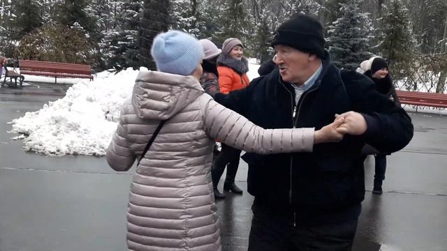 Молнией проносятся года !!!??Танцы в парке Горького!!! ??Харьков 2022 смотреть онлайн