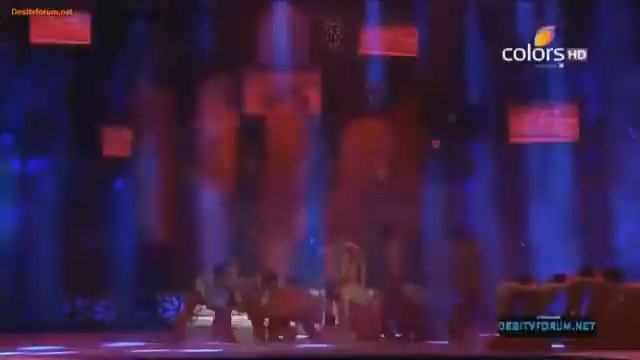 Sanaya Irani süper dans смотреть онлайн