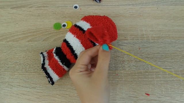 Рыба-клоун из носка за 5 минут. Sock clown fish in 5 minutes. DIY soft toy смотреть онлайн