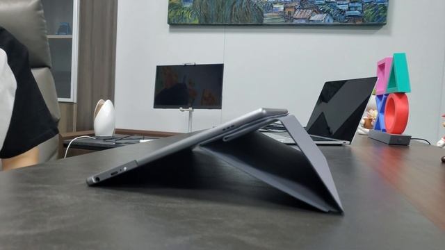 How to Use the QLED Portable Monitor as a Drawing Tablet смотреть онлайн