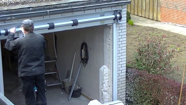 Германия СЛОМАЛИСЬ НОВЫЕ ВОРОТА В ГАРАЖ смотреть онлайн