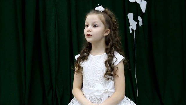 #страначитающая - Трилёва Валерия читает произведение А. Барто "Весна идёт" смотреть онлайн