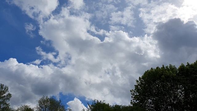 Облака плывут. Спокойная музыка. Расслабляющая музыка. Пианино. Музыка для сна. 4K 3840x2160 видео смотреть онлайн