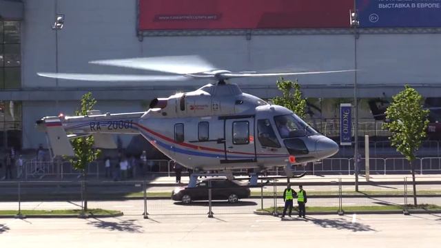 Вертолет Ансат на трейлере и  полеты на выставке 