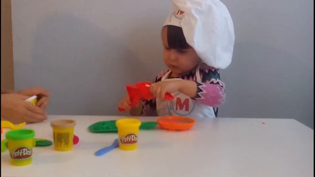 Делаем еду из play doh. Готовим пиццу. Ясмина пластилиновый поваренок. смотреть онлайн