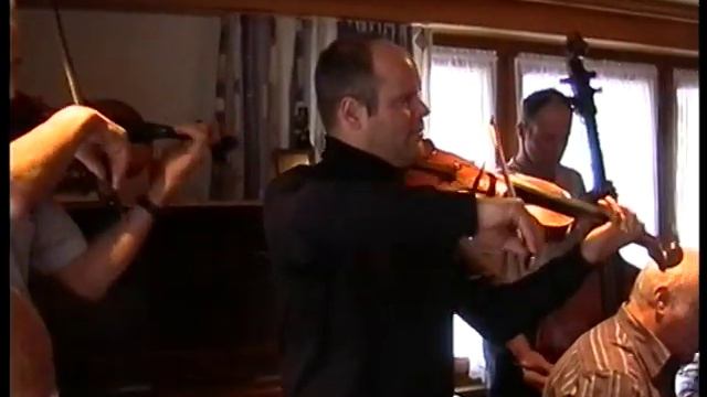 Switzerland: Appenzeller Streichmusik Edelweiss Herisau 1: Hackbrett (dulcimer, cymbalum, tambal) смотреть онлайн