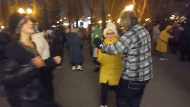 Харьков, танцы в парке, "Пропадаю я!" смотреть онлайн