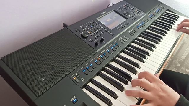 Fale Dunaju Yamaha PSR-SX700 смотреть онлайн