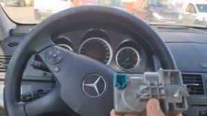 НЕ ЗАВОДИТСЯ W204, НЕ ВКЛЮЧАЕТСЯ ЗАЖИГАНИЕ. РЕМОНТ БЛОКИРАТОРА РУЛЯ МЕРСЕДЕС. ПРОБЛЕМА С ЗАЩЕЛКОЙ
