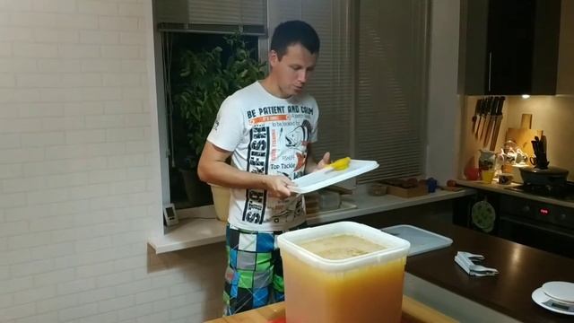 Как налить мёд из куботейнера. смотреть онлайн