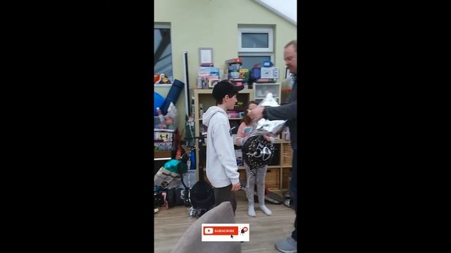 Helium Boy - what happens when you suck Helium смотреть онлайн