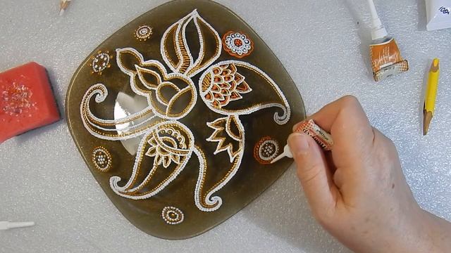 Стеклянная тарелка. Точечная роспись. Мастер класс.