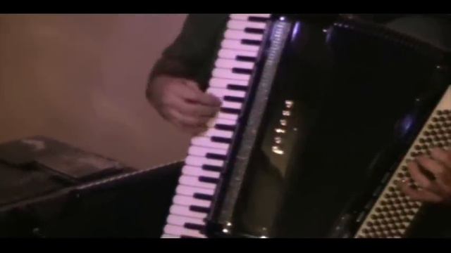 L'Indifférence - Accordion by Lou Fanucchi смотреть онлайн