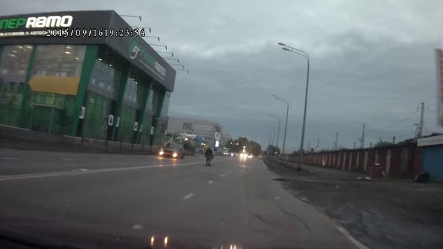 Корова бродит по Новокузнецку смотреть онлайн